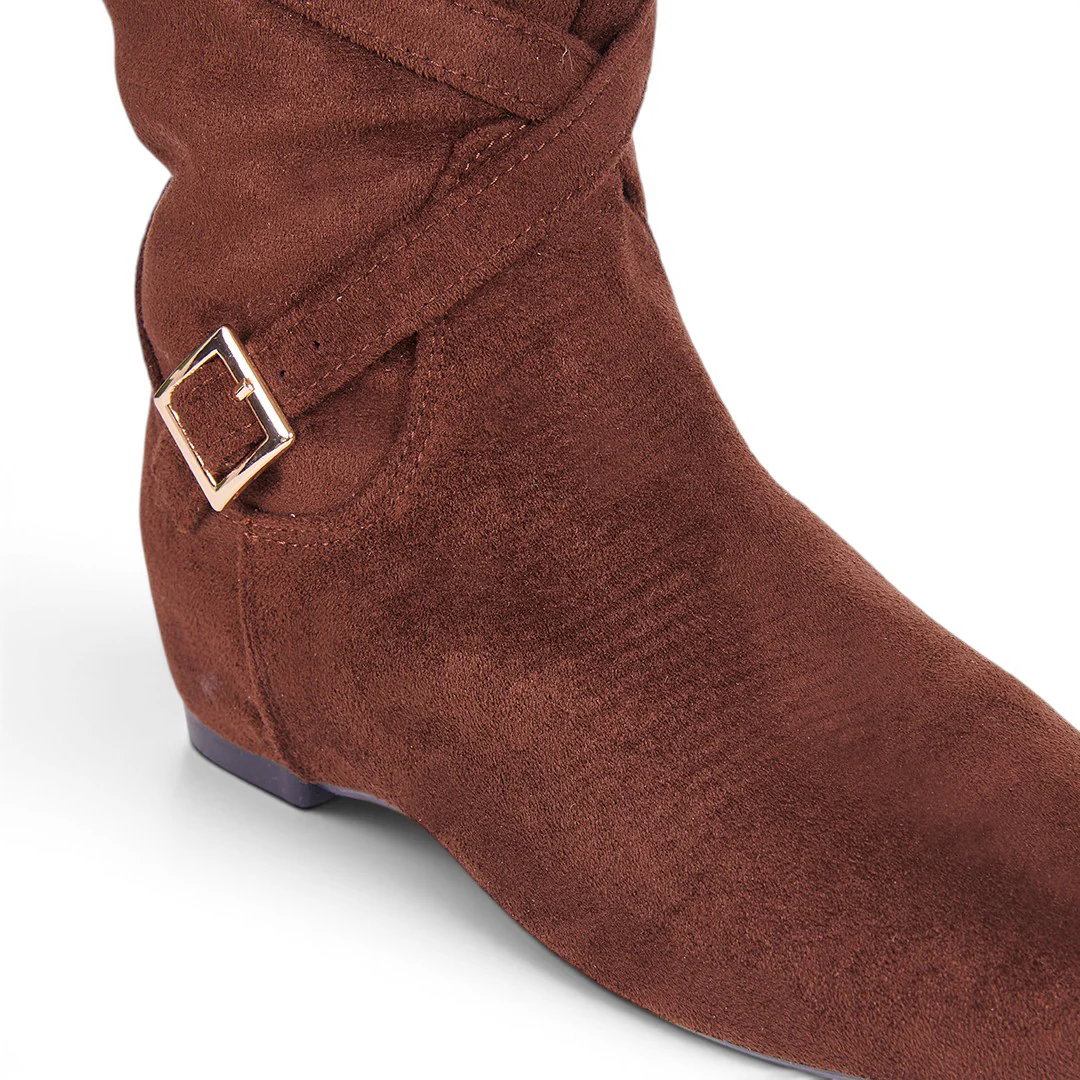 BOTA ARRUGADA CON HEBILLAS CAFÉ 48821 - Image 5