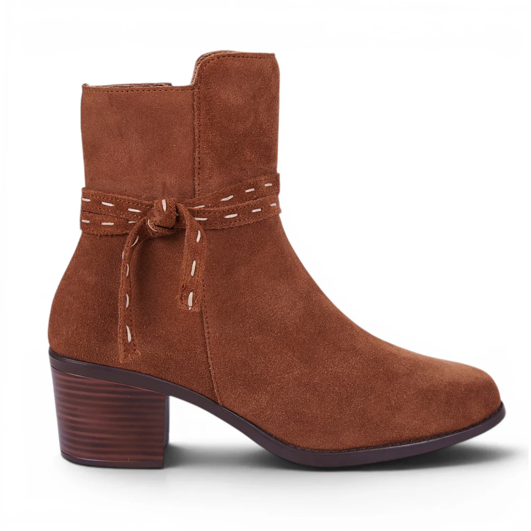 BOTA GAMUZA CON CINTILLO MIEL 15217 - Image 2