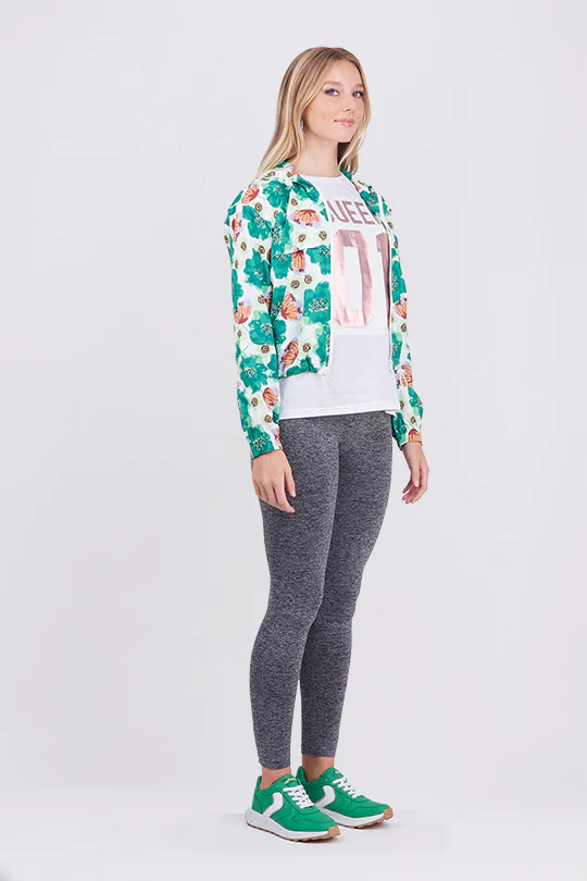 CHAMARRA DEPORTIVA BLANCO CON ESTAMPADO FLORAL - Image 6