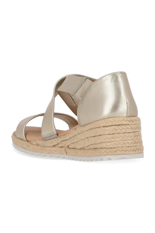 SANDALIA CASUAL ORO CON ELASTICO DE AJUSTE 18615 - Image 3