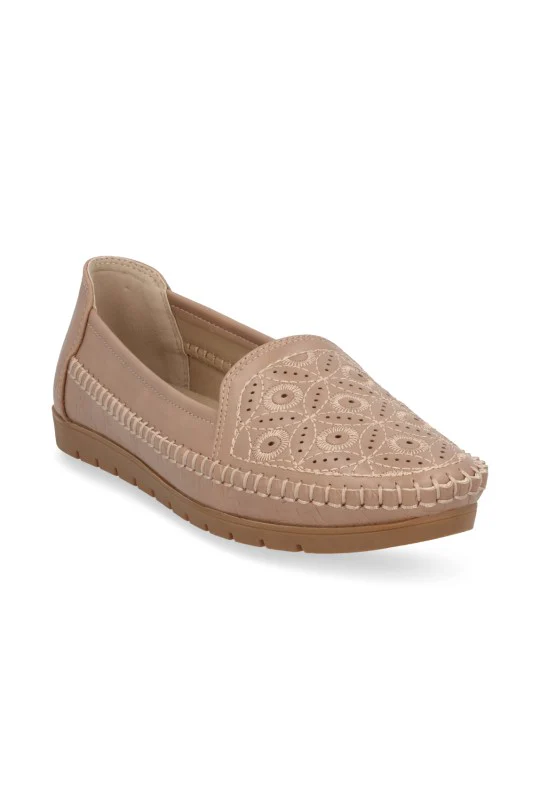 ZAPATO BEIGE CON PERFORADO 71234